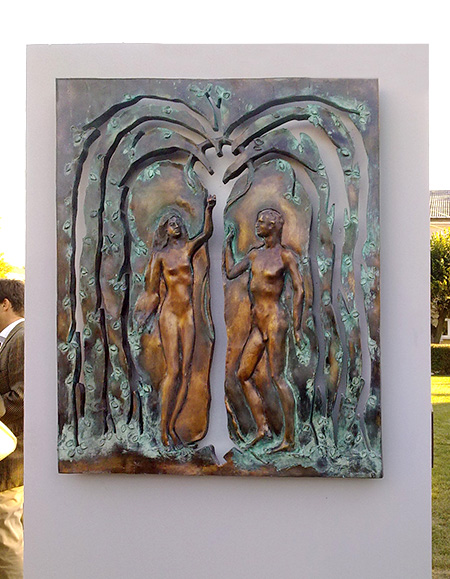 Sculpture, title: Adam and Eve